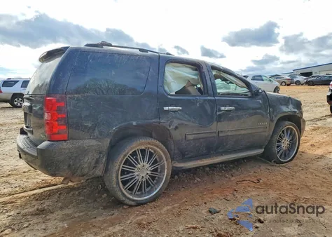 2011 Chevrolet Tahoe C1500 Ls z USA, uszkodzony, nr VIN 1GNSCAE06BR142471
